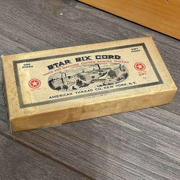 Vintage original box of 12 Black Wooden Spools of Star Six 10 Cord 50 Yards - Picture 2 of 8